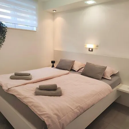 Apartamento With One Bedroom And Terrace