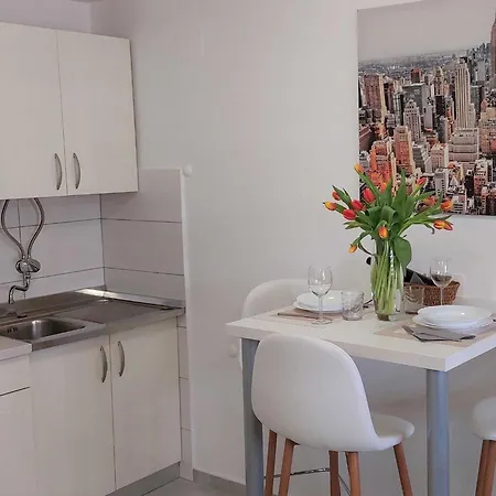 Apartamento With One Bedroom And Terrace *