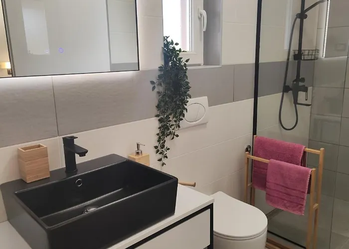 With One Bedroom And Terrace Apartment Crikvenica